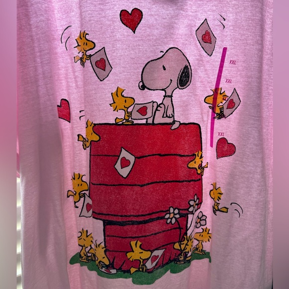 Snoopy Valentines graphic tee - Picture 2 of 2
